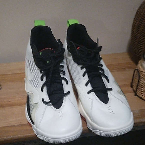 White and Black Athletic Sneakers with Red Accents - Picture 2 of 8